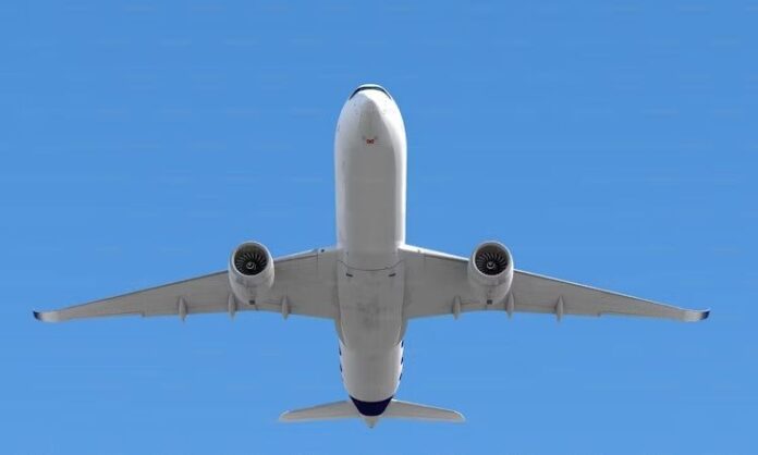 e90b1210-aeroplano