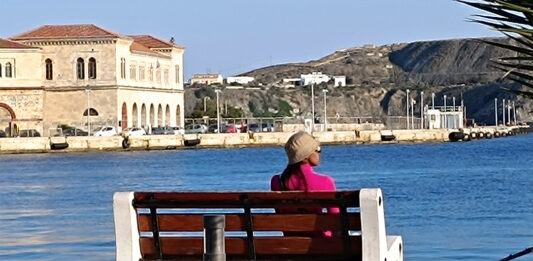 «Εύθυμα, σοβαρά και …συριανά!» : « Το λυχνάρι του …Ελαντίν !»
