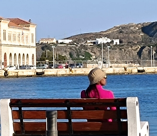 «Εύθυμα, σοβαρά και …συριανά!» : « Το λυχνάρι του …Ελαντίν !»