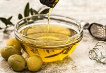 Γιατί πρέπει να αποθηκεύετε το λάδι σας στο ψυγείο – Οι κίνδυνοι που κρύβονται αν το φυλάς στο ντουλάπι
