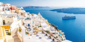 Τουριστικό «μπλόκο» στη Σαντορίνη: Ακυρώθηκαν οι αφίξεις κρουαζιερόπλοιων λόγω αποχής τουριστικών λεωφορείων