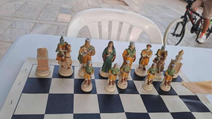 ΣΚΑΚΙ ΣΤΑ ΤΥΦΛΑ 3 (1)