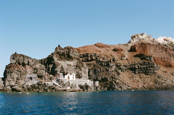 01 santorini_photo_armeni_boat_storage (1)