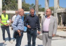 Ο Γιάννης Βρούτσης στη Σύρο – Άλλα 250.000€ για το κλειστό του Βόλεϊ